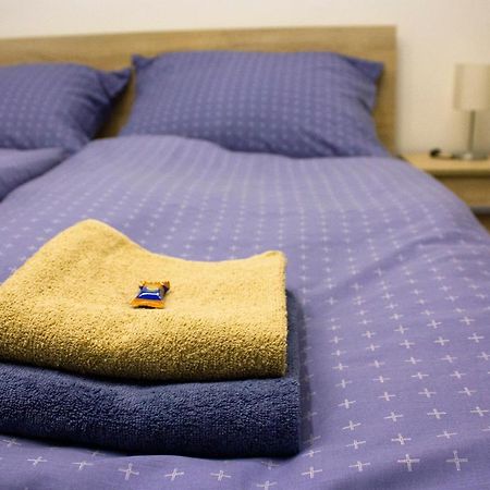 Blue Apartment In Beautiful English Style Garden With Atmosphere Praha Bagian luar foto