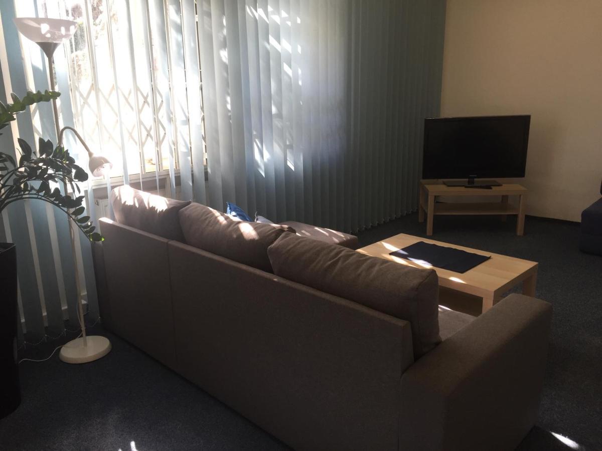 Blue Apartment In Beautiful English Style Garden With Atmosphere Praha Bagian luar foto