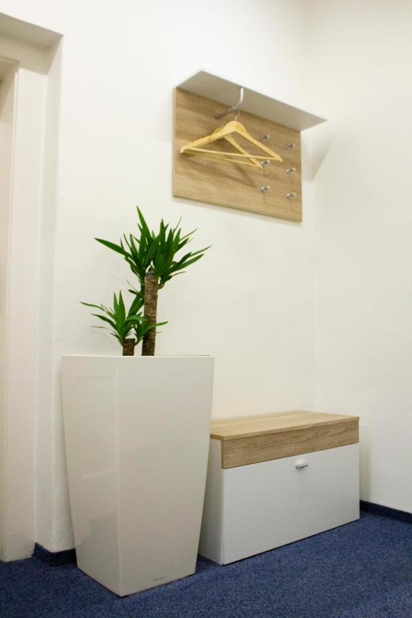 Blue Apartment In Beautiful English Style Garden With Atmosphere Praha Bagian luar foto