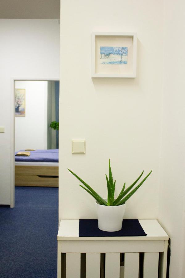 Blue Apartment In Beautiful English Style Garden With Atmosphere Praha Bagian luar foto