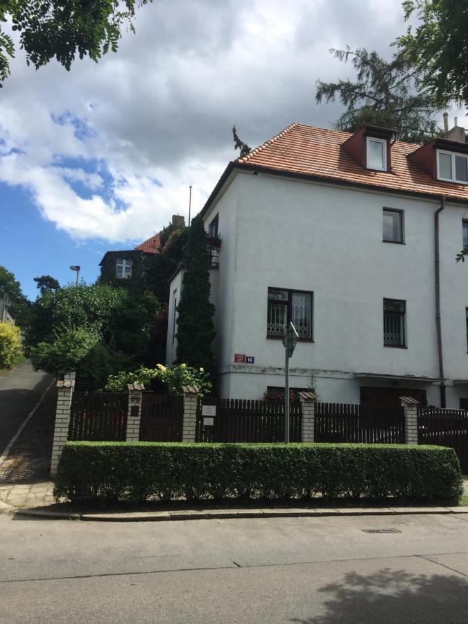 Blue Apartment In Beautiful English Style Garden With Atmosphere Praha Bagian luar foto